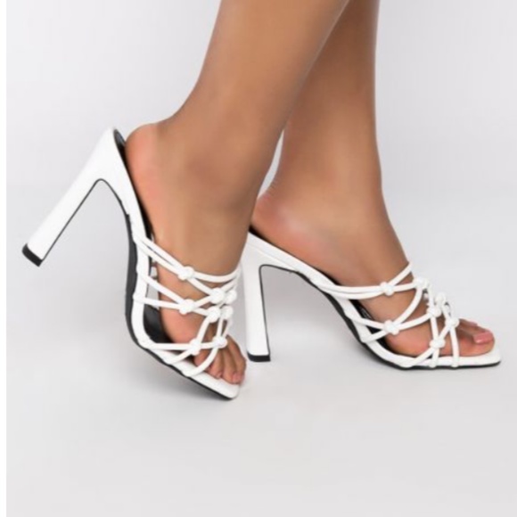 Callie Lives Azalea Wang Cold Heart White Strappy 4.25” Heels - Picture 1 of 5